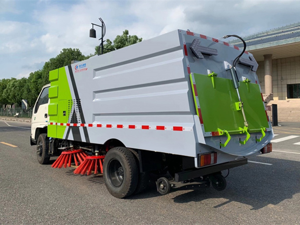 江鈴凱銳掃路車