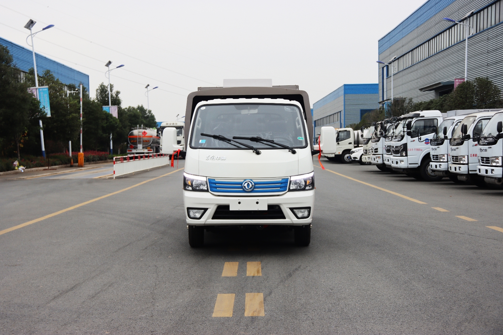 東風(fēng)小華神純電動(dòng)吸塵車